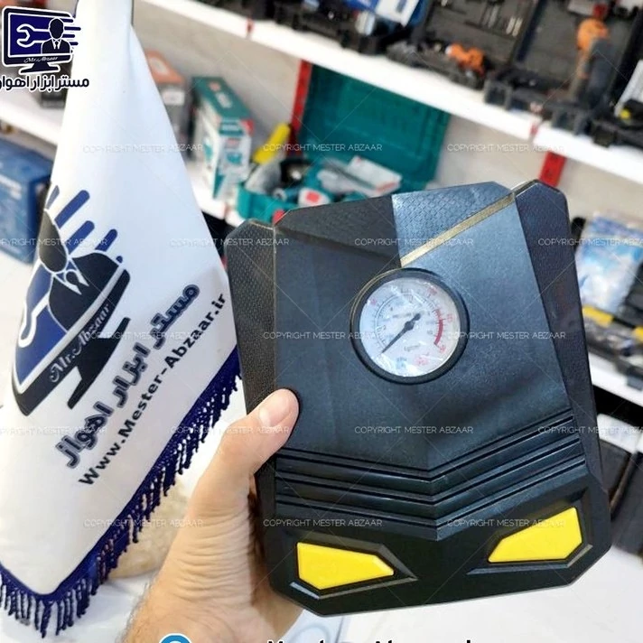 پمپ باد فندکی تک سیلندر خودرو کمپرسور هوا مسافرتی ماشین چراغ دار مدل HQ-X7