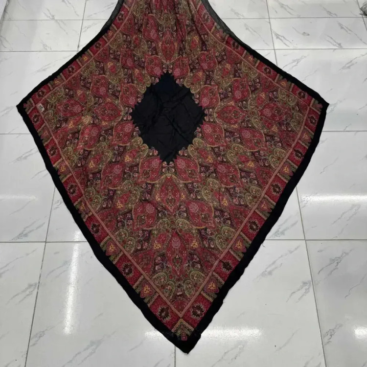 روسری پشمی ایتالیایی برند Pavlovo Posad تولید روسیه قواره 138 در 138 سانتی متر