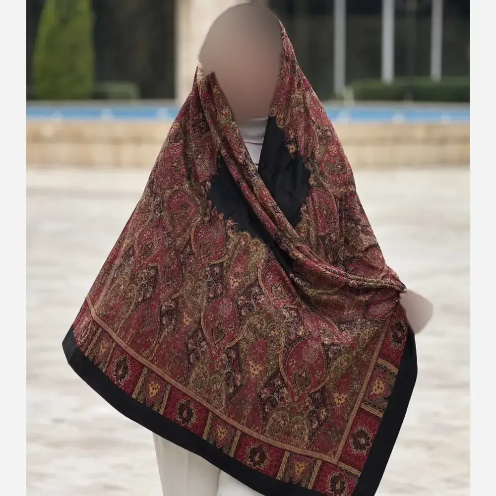 روسری پشمی ایتالیایی برند Pavlovo Posad تولید روسیه قواره 138 در 138 سانتی متر
